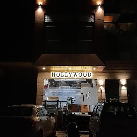Hotel Hollywood Zirakpur Bagian luar foto