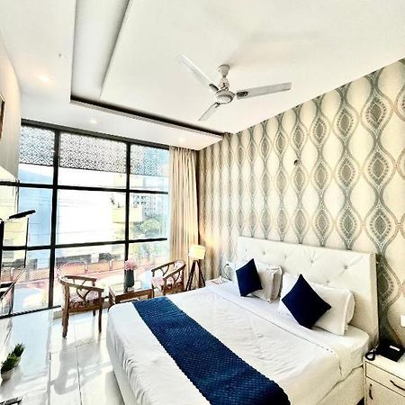Hotel Hollywood Zirakpur Bagian luar foto