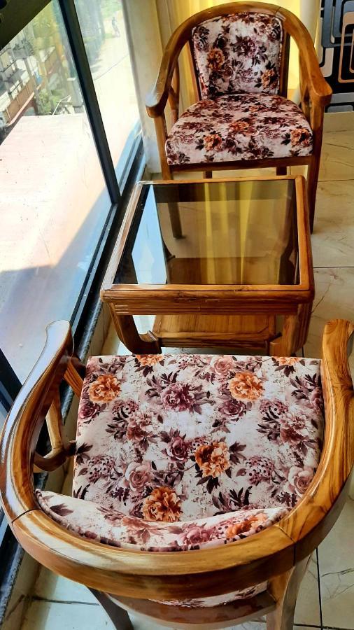 Hotel Hollywood Zirakpur Bagian luar foto
