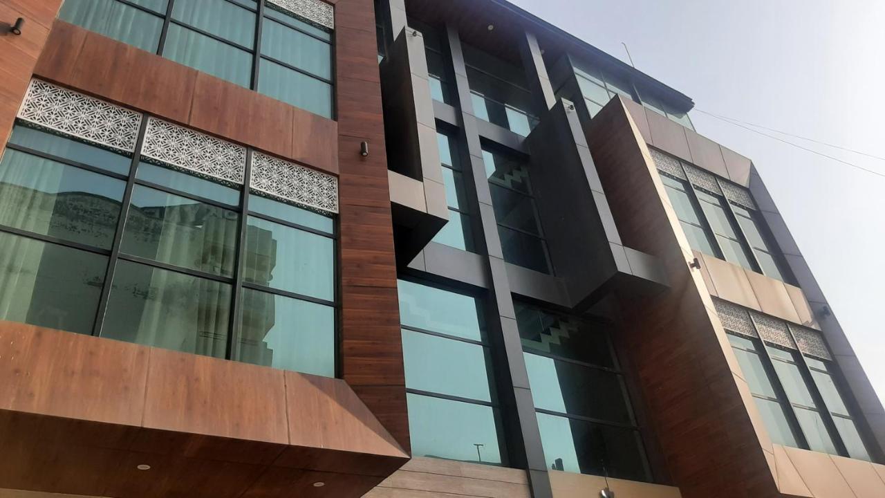 Hotel Hollywood Zirakpur Bagian luar foto