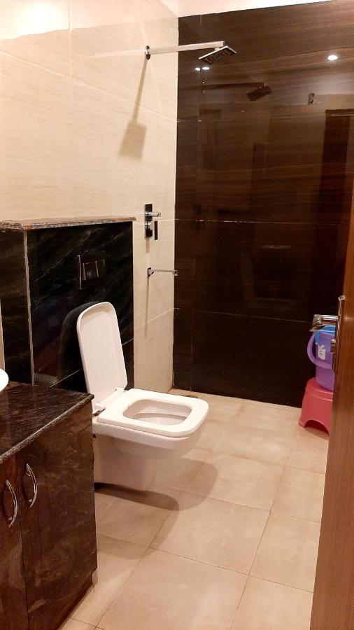 Hotel Hollywood Zirakpur Bagian luar foto
