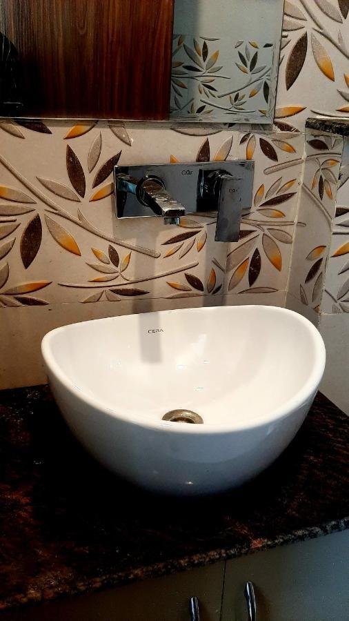 Hotel Hollywood Zirakpur Bagian luar foto