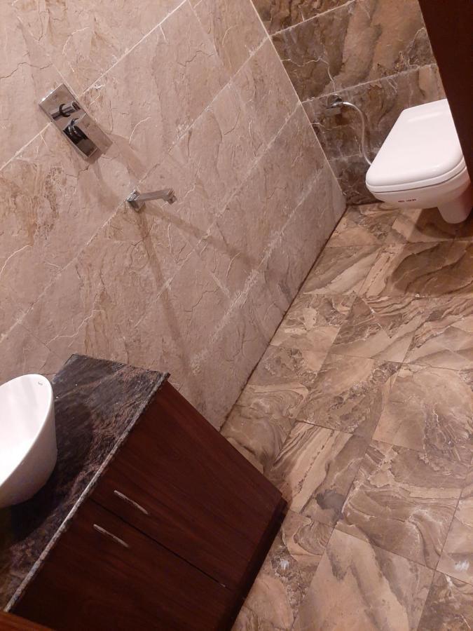 Hotel Hollywood Zirakpur Bagian luar foto