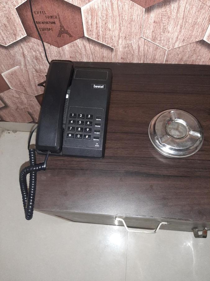 Hotel Hollywood Zirakpur Bagian luar foto
