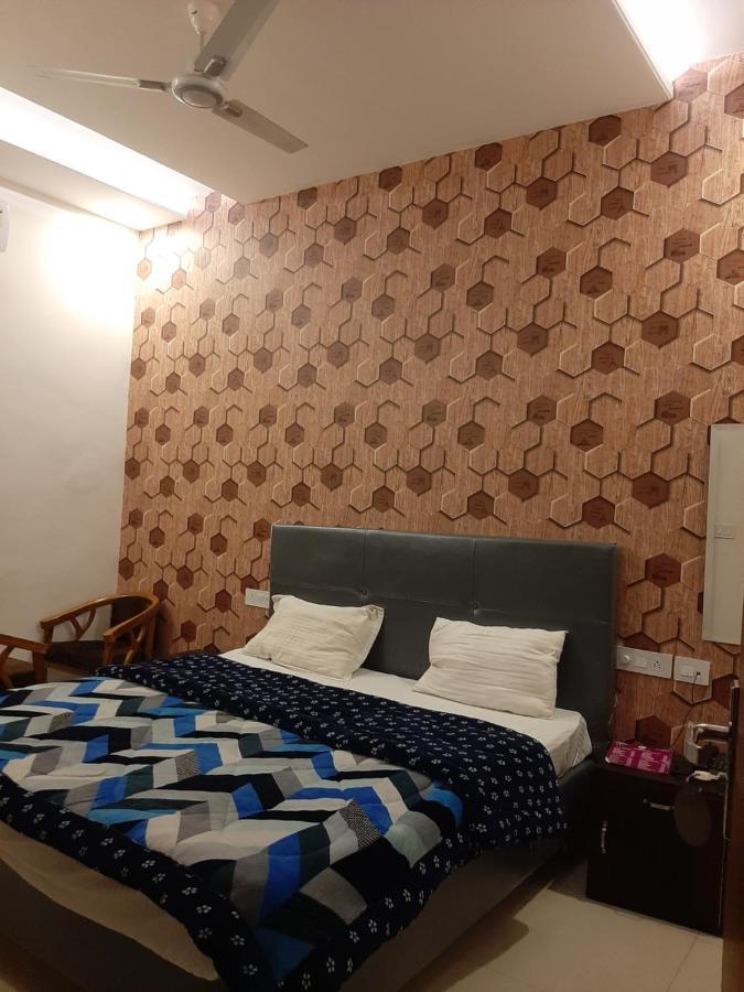 Hotel Hollywood Zirakpur Bagian luar foto
