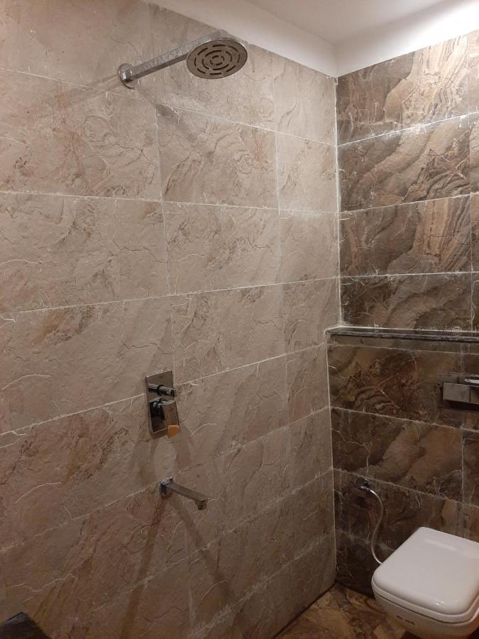 Hotel Hollywood Zirakpur Bagian luar foto