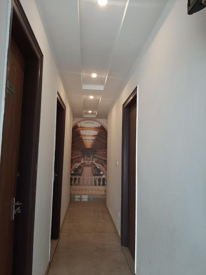 Hotel Hollywood Zirakpur Bagian luar foto