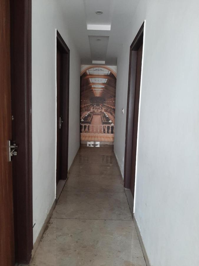Hotel Hollywood Zirakpur Bagian luar foto