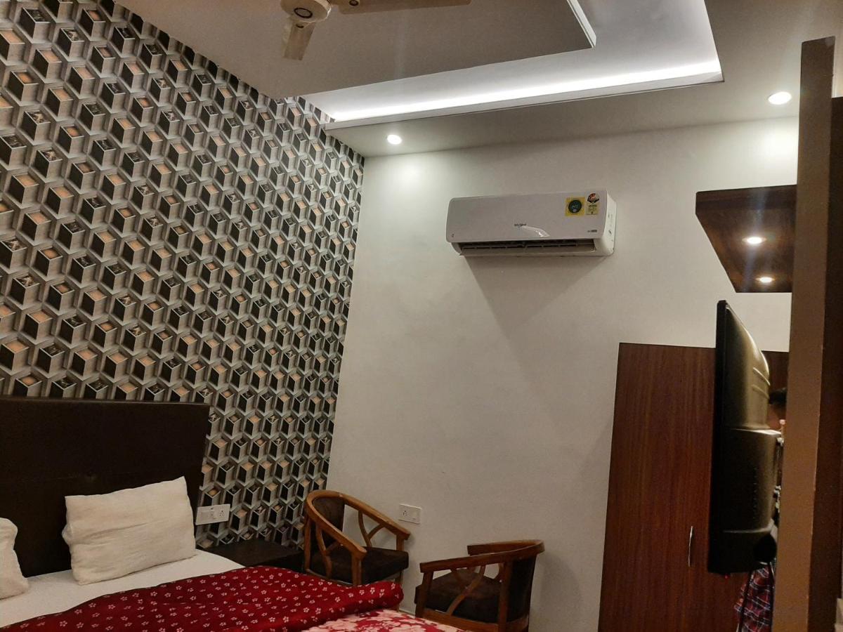 Hotel Hollywood Zirakpur Bagian luar foto