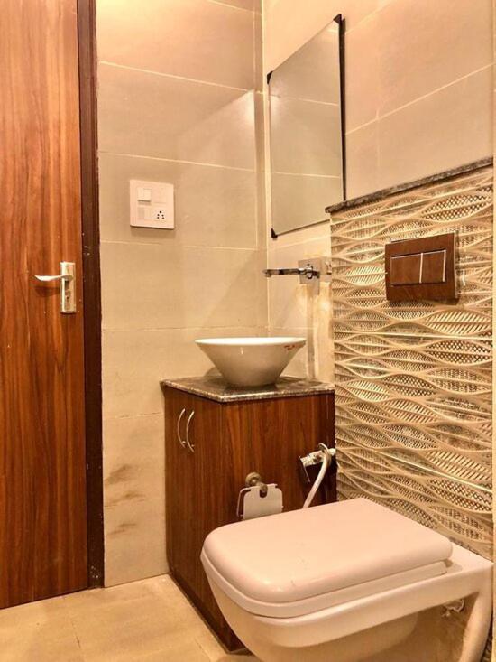 Hotel Hollywood Zirakpur Bagian luar foto
